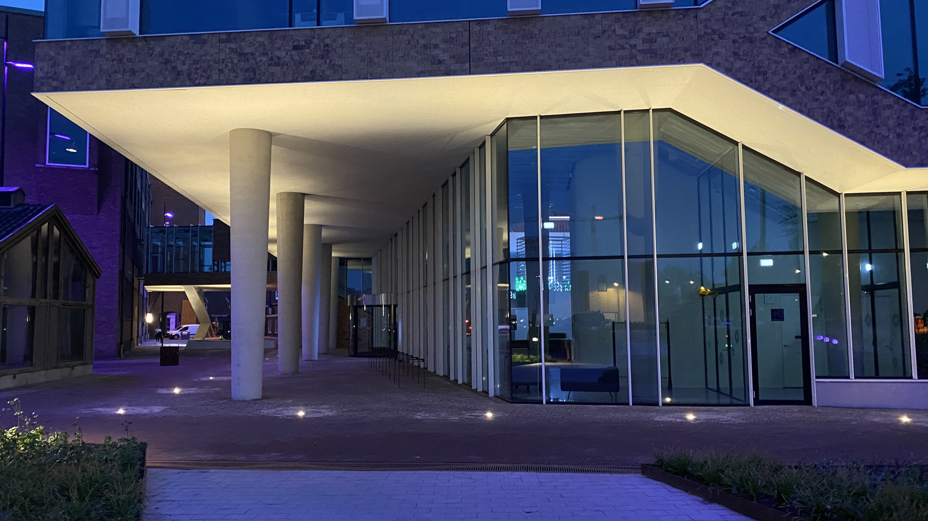 Stadskantoor Hengelo - grondspots.jpg